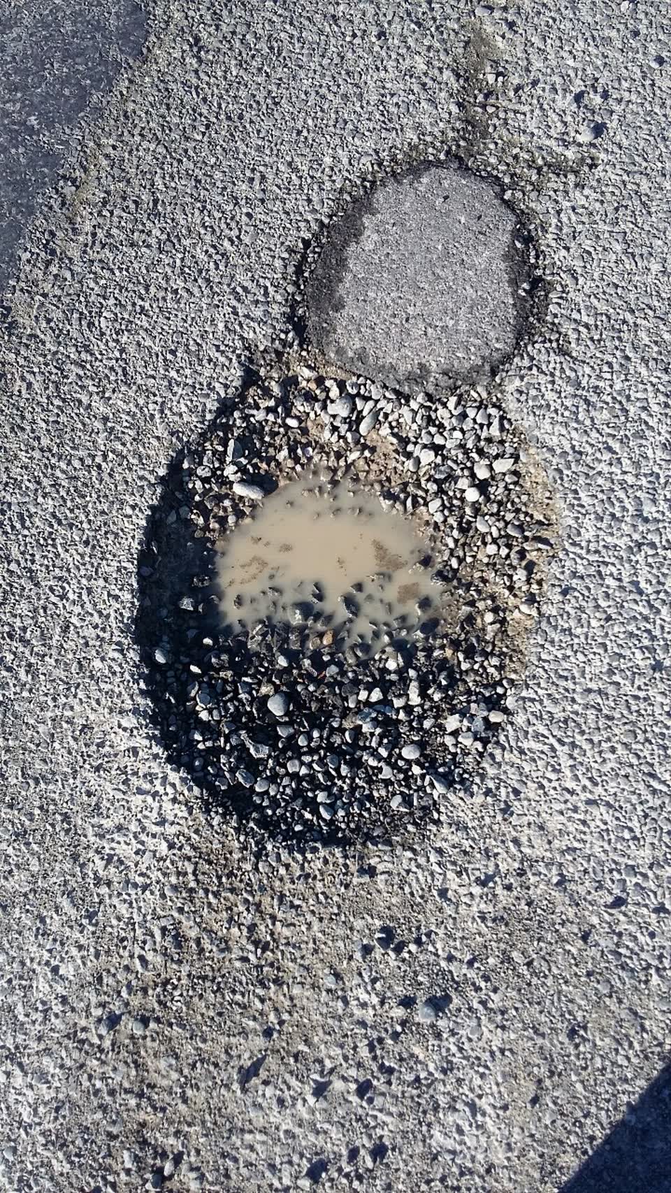 The photograph attached to this roading/streets report