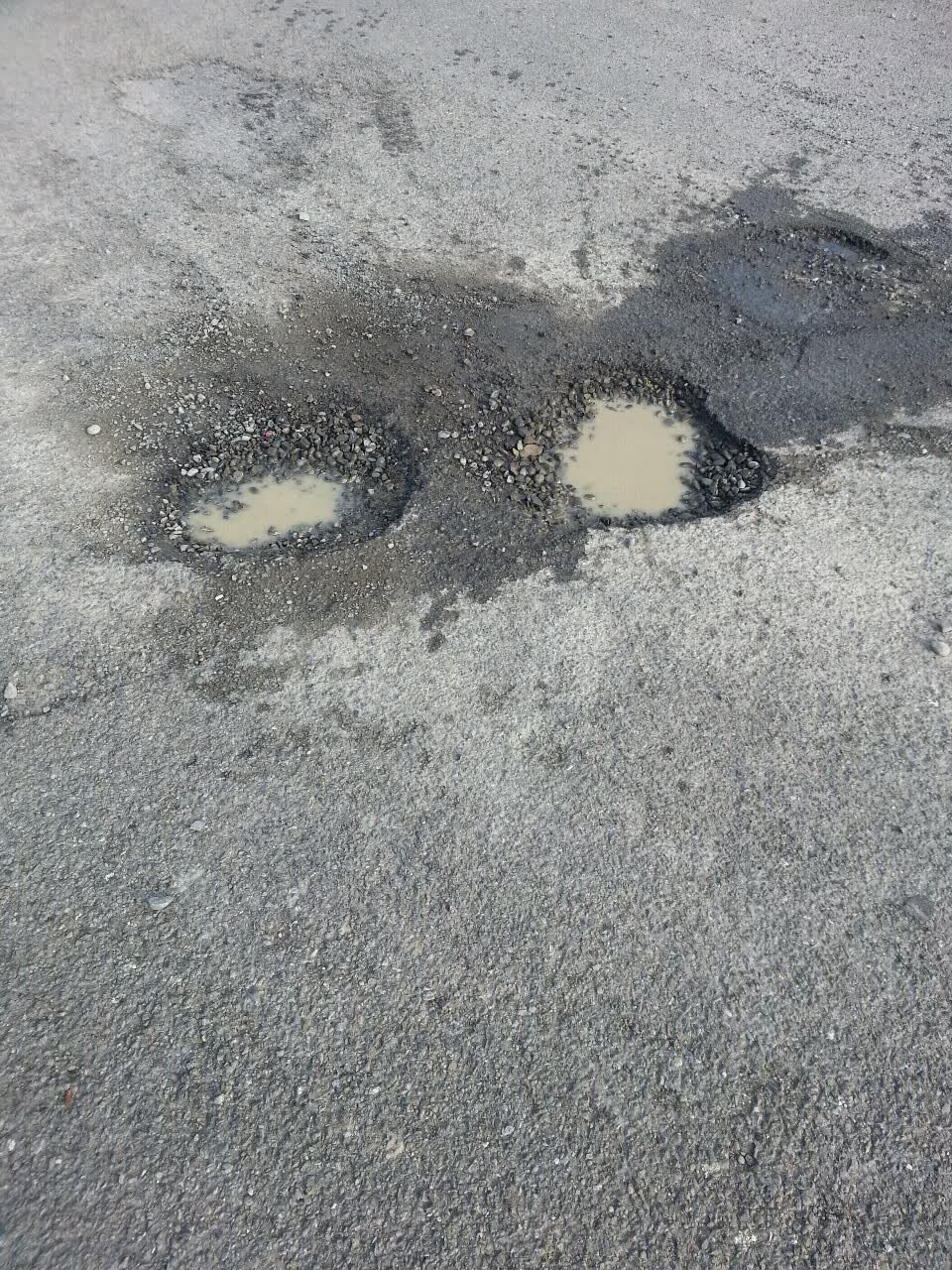 The photograph attached to this roading/streets report