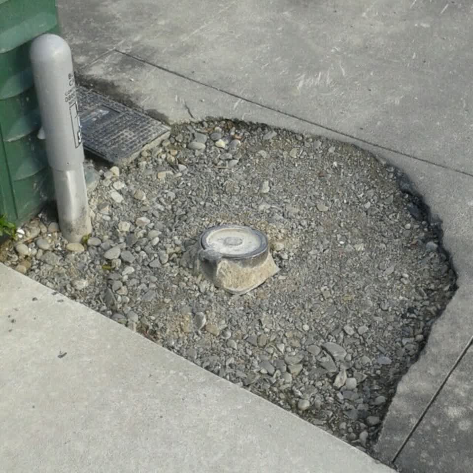 The photograph attached to this roading/streets report