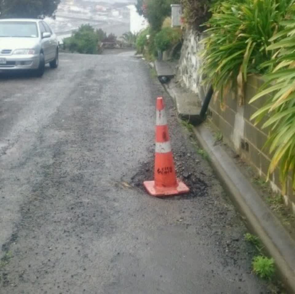 The photograph attached to this roading/streets report