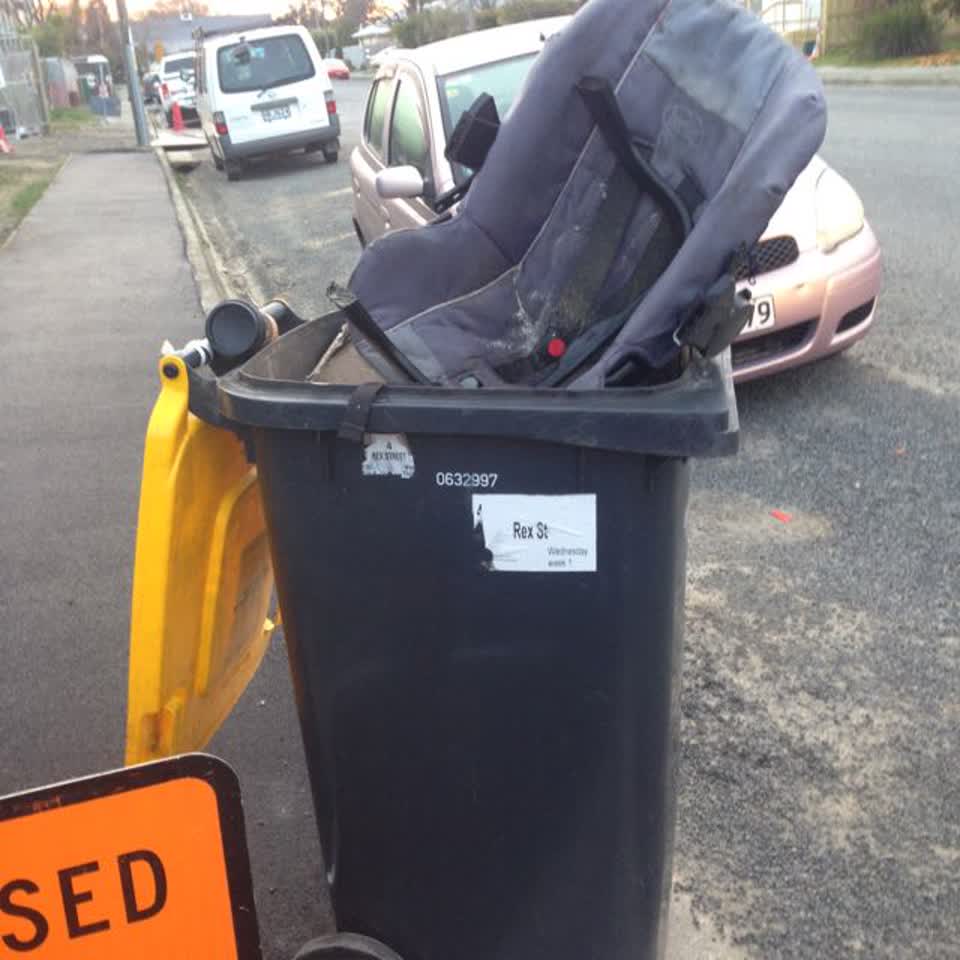 The photograph attached to this rubbish/recycling report