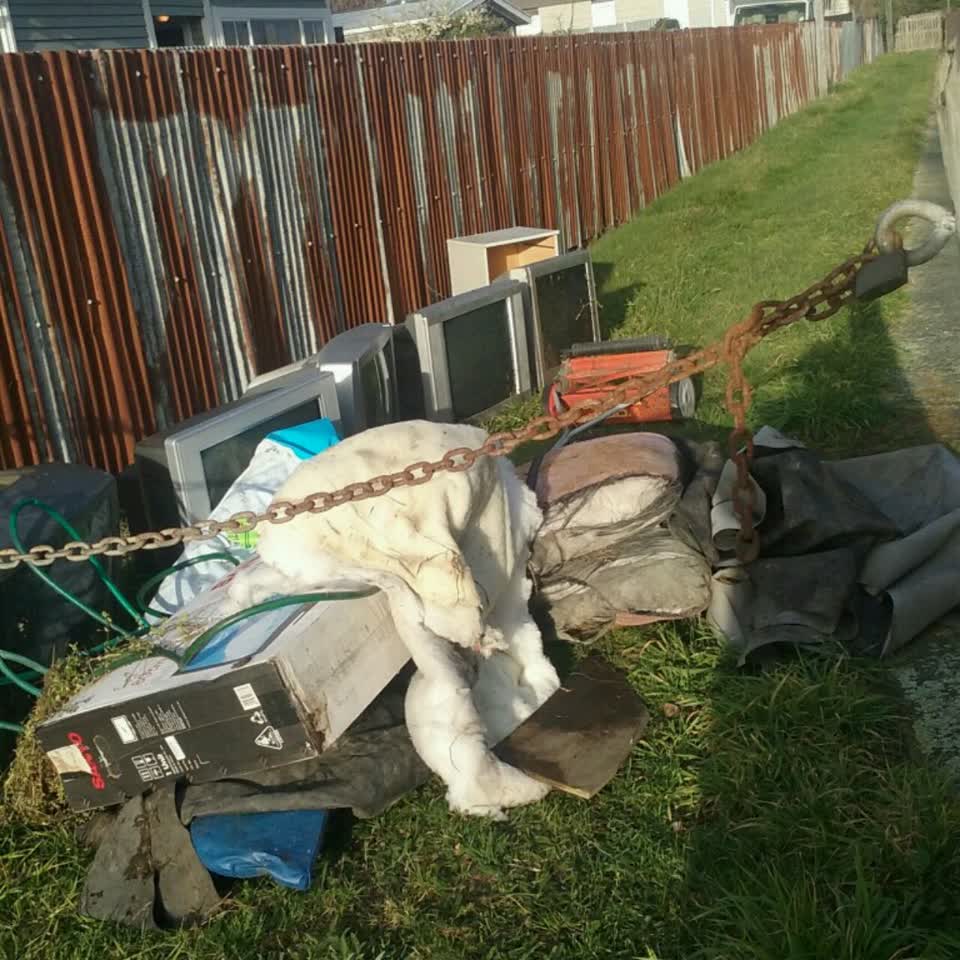 The photograph attached to this rubbish/recycling report