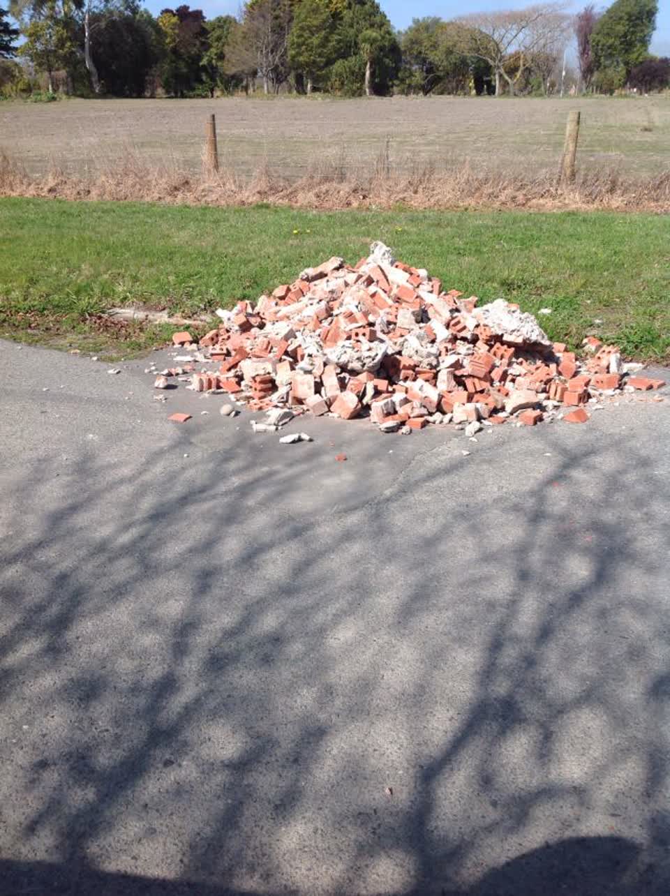 The photograph attached to this rubbish/recycling report