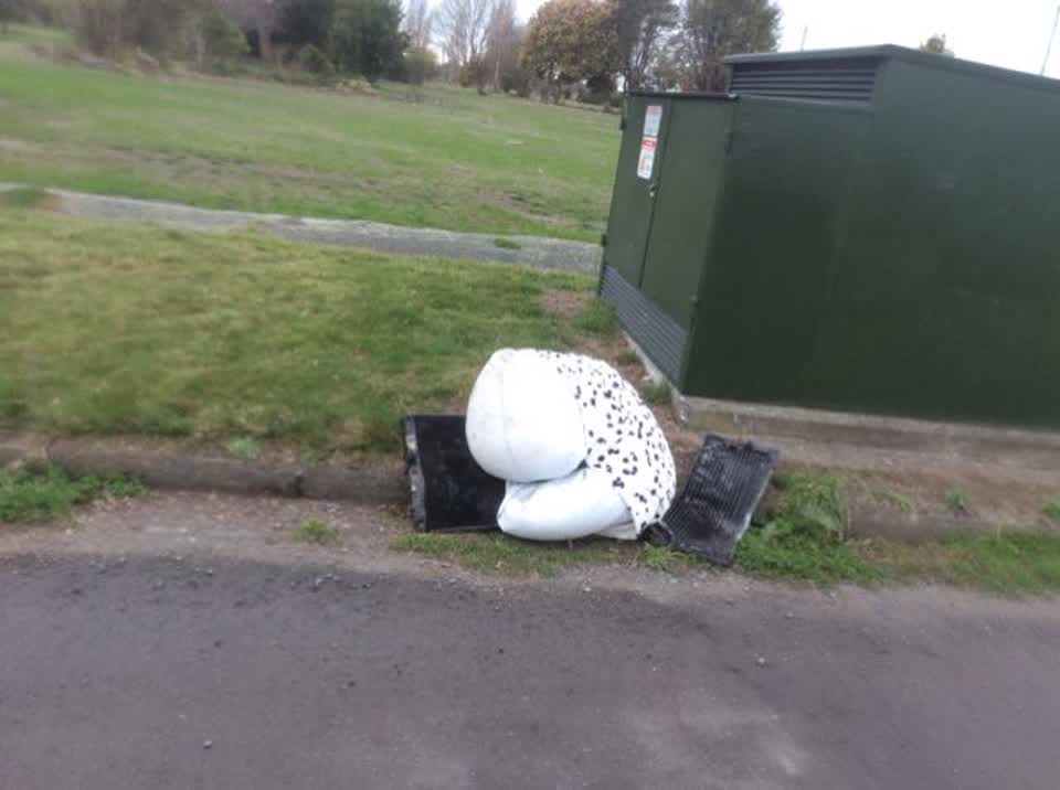 The photograph attached to this rubbish/recycling report
