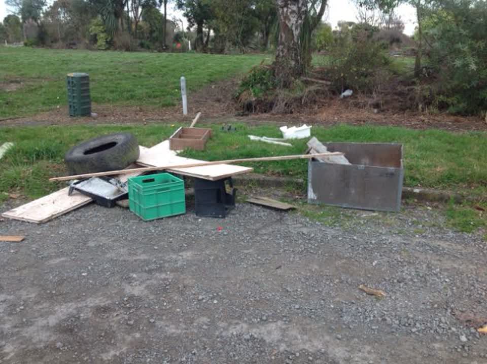 The photograph attached to this rubbish/recycling report