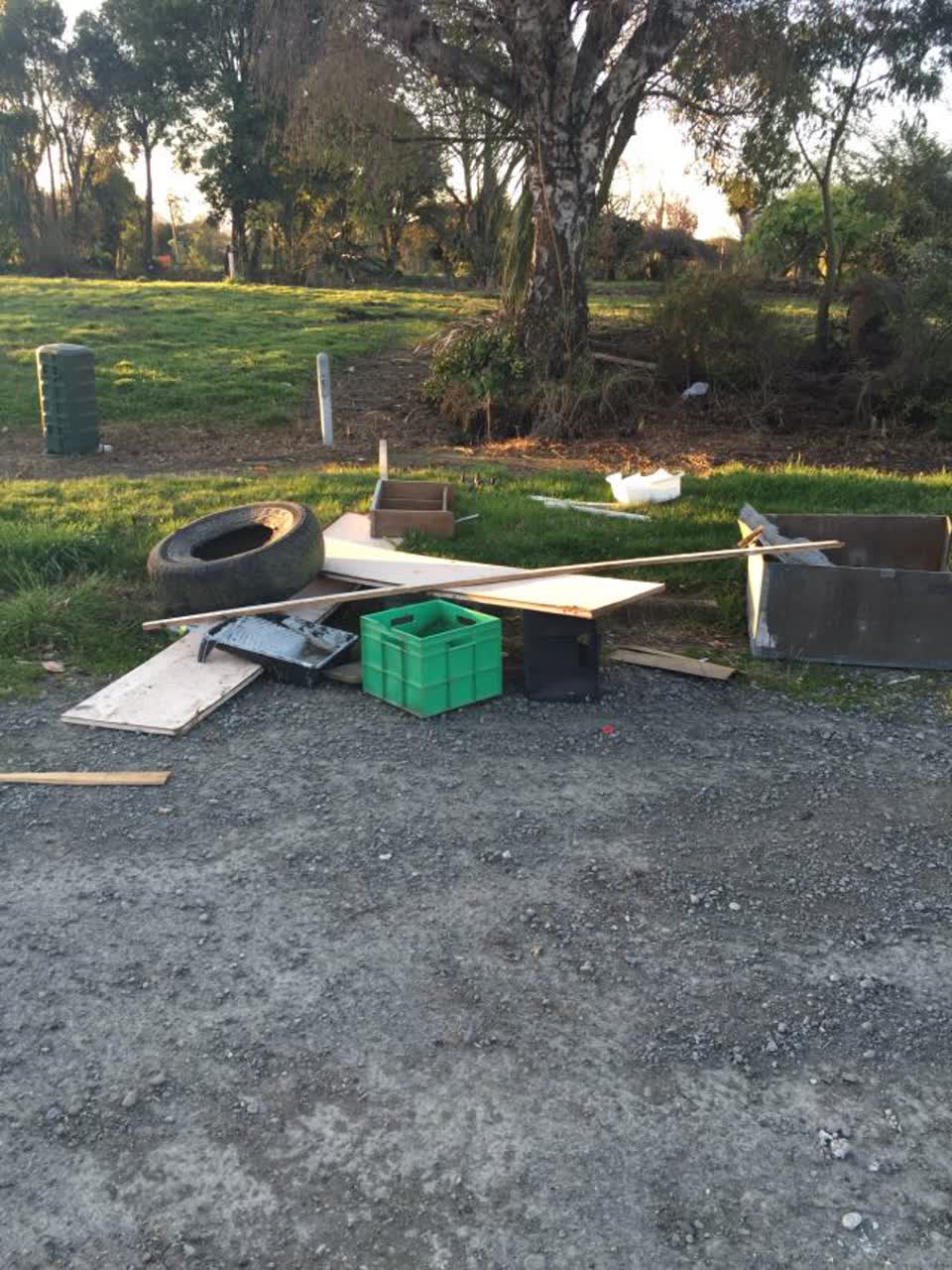The photograph attached to this rubbish/recycling report
