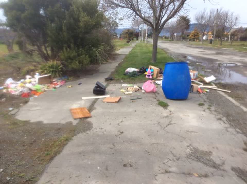 The photograph attached to this rubbish/recycling report