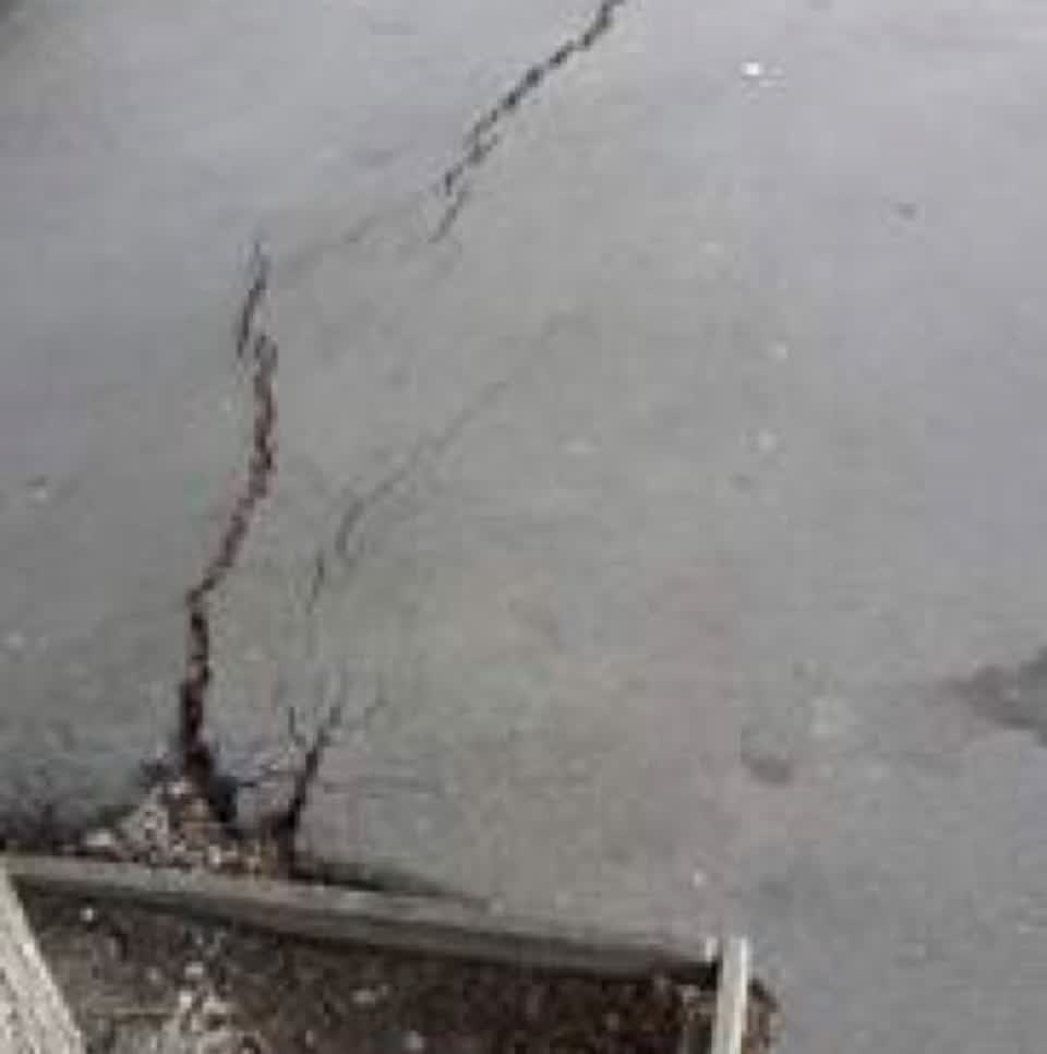 The photograph attached to this roading/streets report