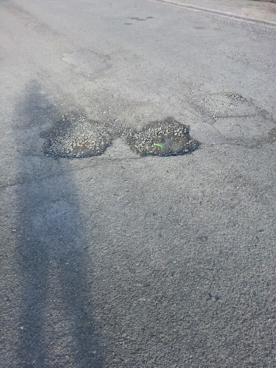 The photograph attached to this roading/streets report
