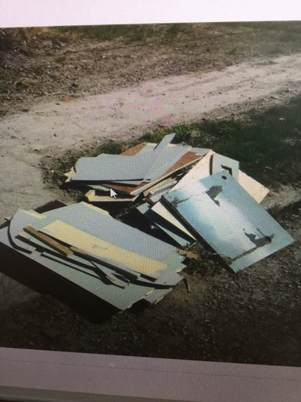 The photograph attached to this rubbish/recycling report