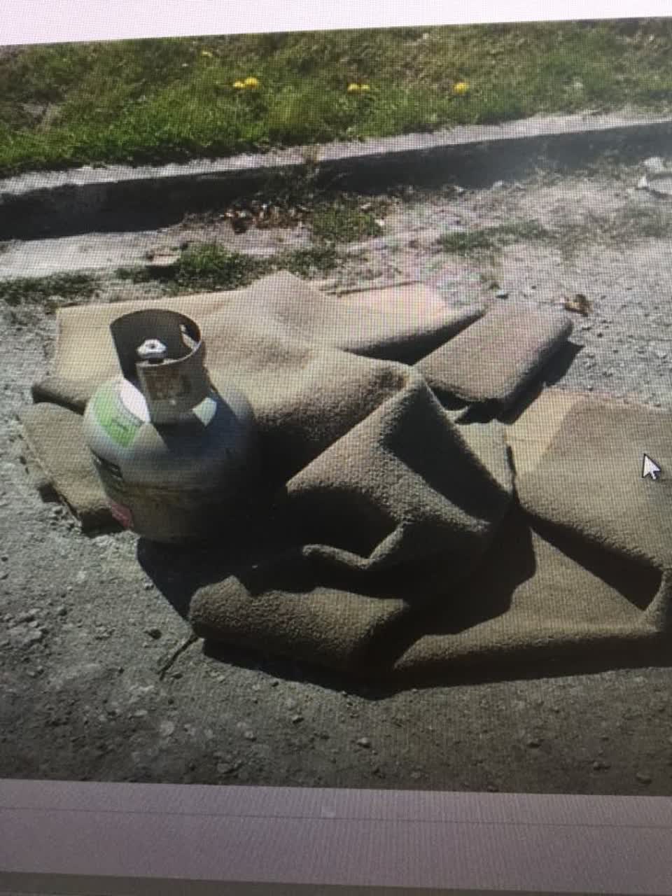 The photograph attached to this rubbish/recycling report