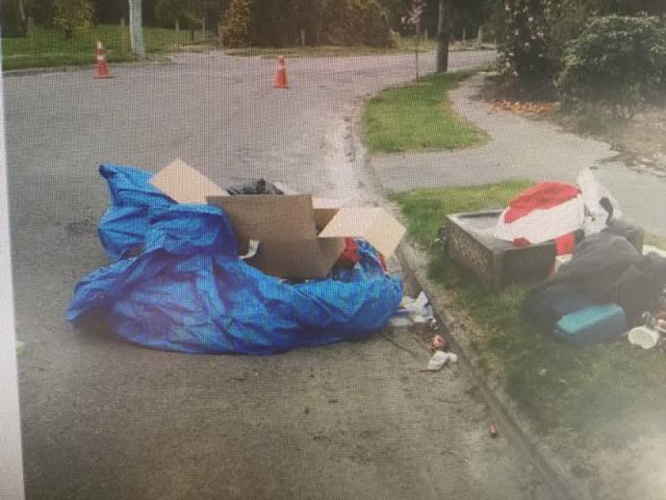 The photograph attached to this rubbish/recycling report
