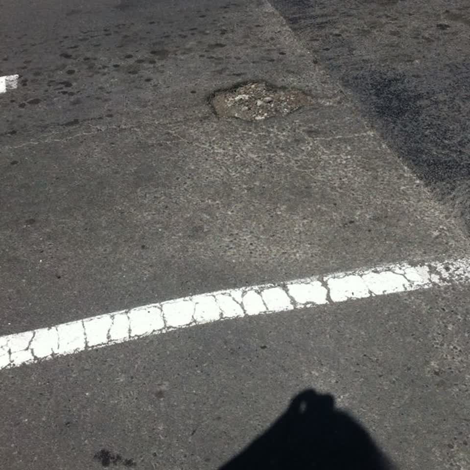 The photograph attached to this roading/streets report