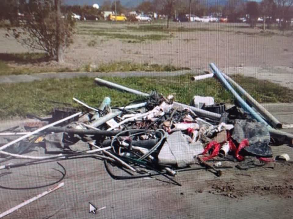 The photograph attached to this rubbish/recycling report