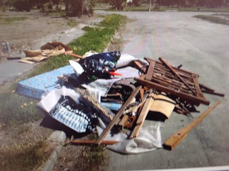 The photograph attached to this rubbish/recycling report
