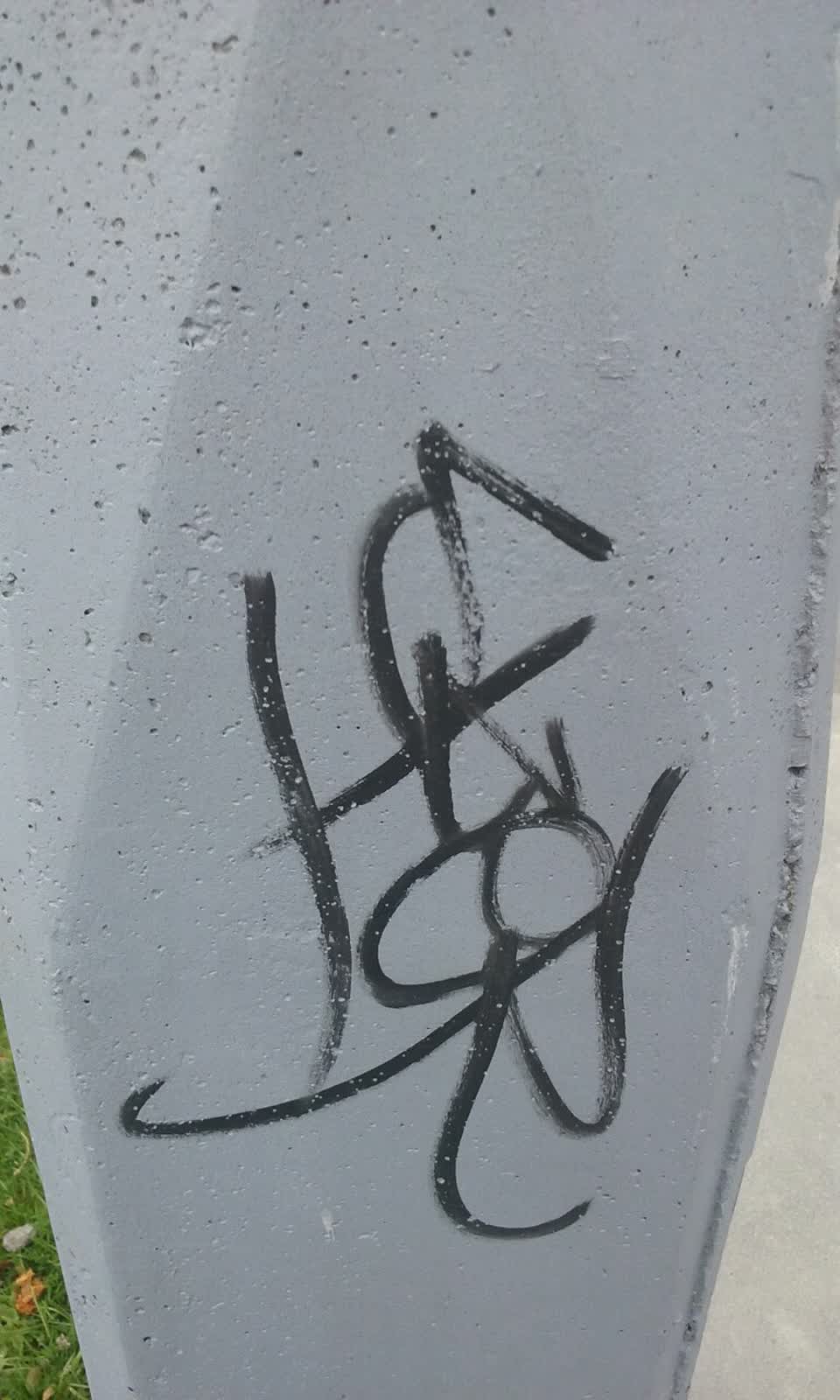 The photograph attached to this graffiti report