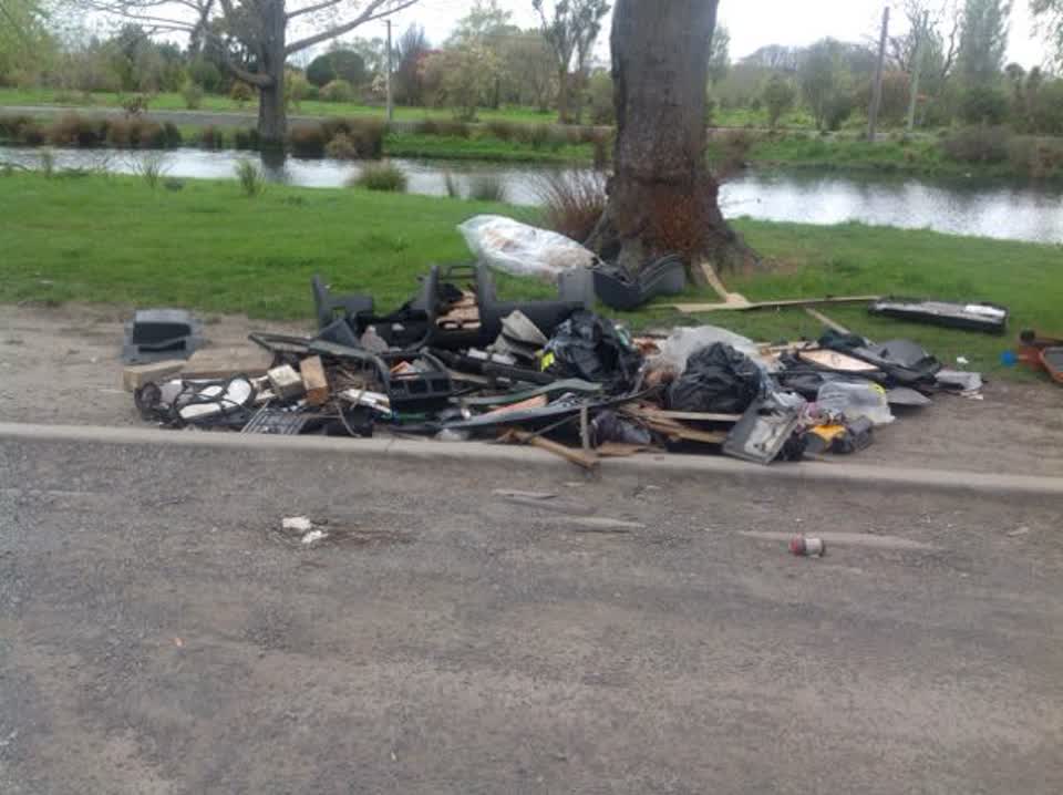 The photograph attached to this rubbish/recycling report