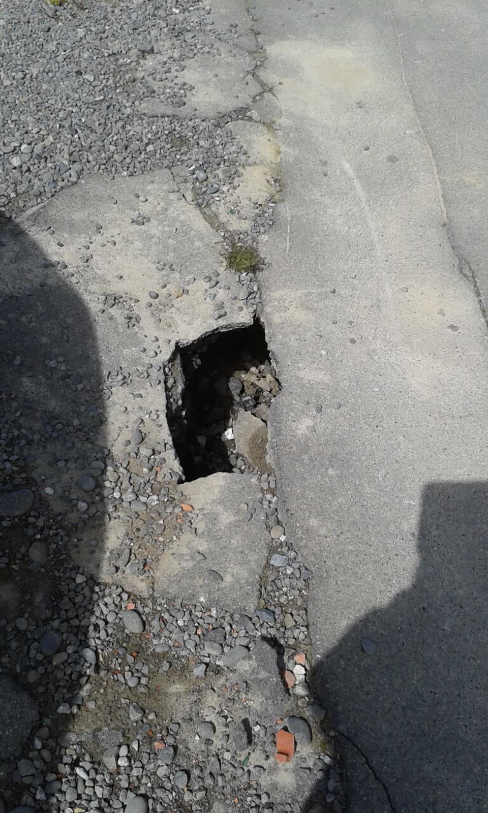 The photograph attached to this roading/streets report