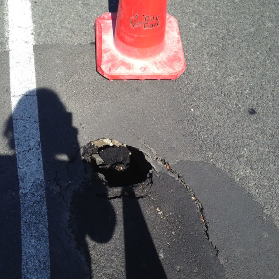The photograph attached to this roading/streets report
