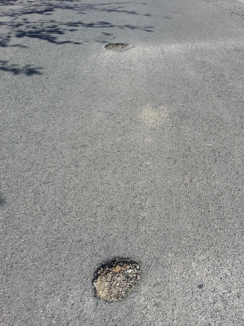 The photograph attached to this roading/streets report