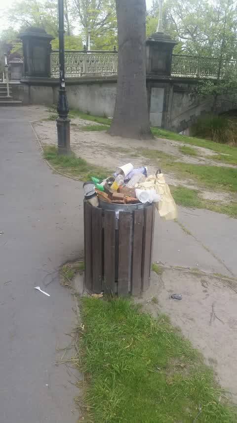 Rubbish/Recycling, a report photo