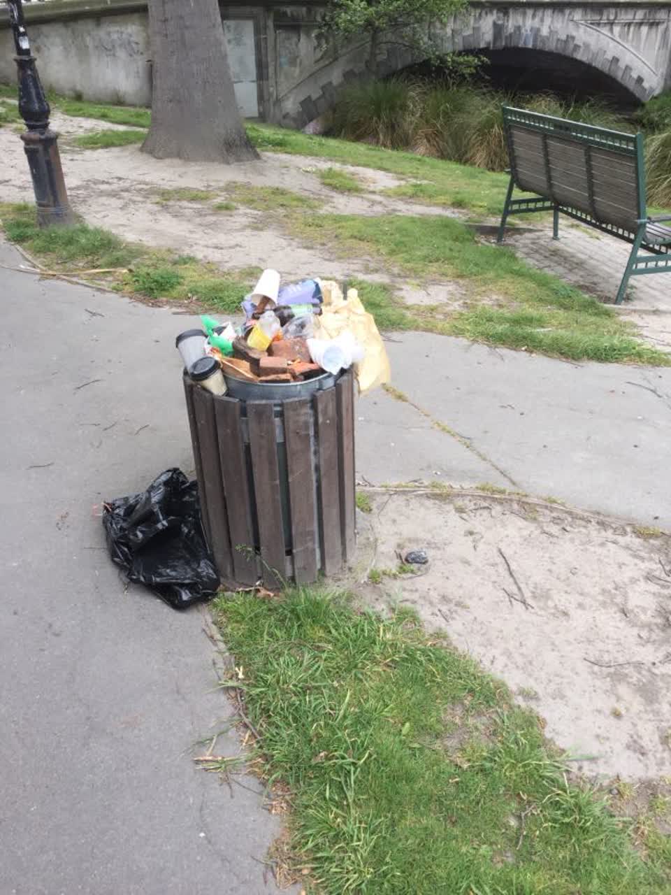The photograph attached to this rubbish/recycling report