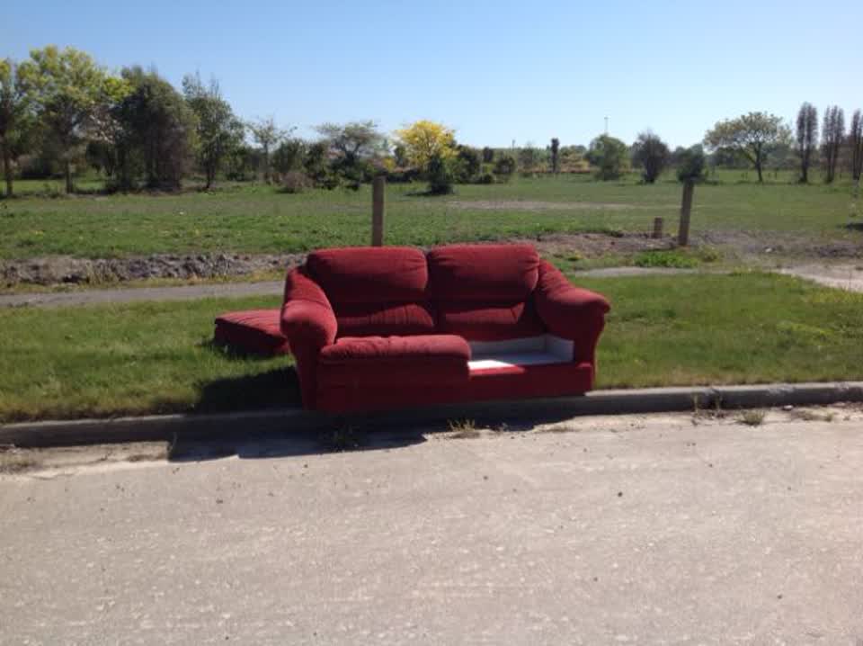 The photograph attached to this rubbish/recycling report