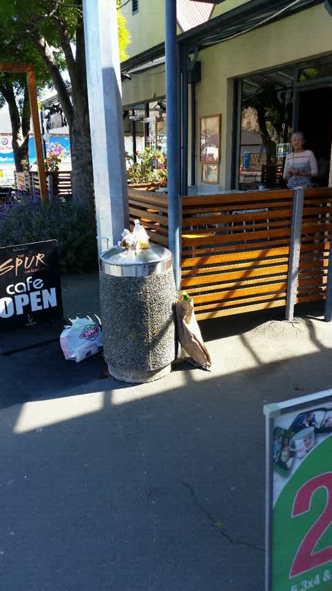 Rubbish/Recycling, a report photo