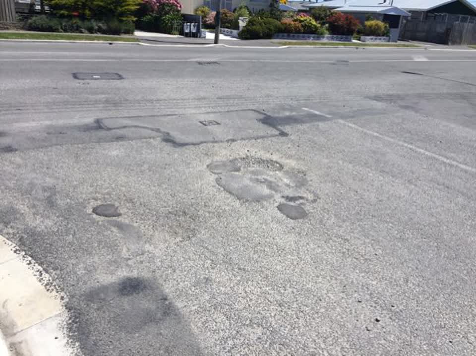 The photograph attached to this roading/streets report