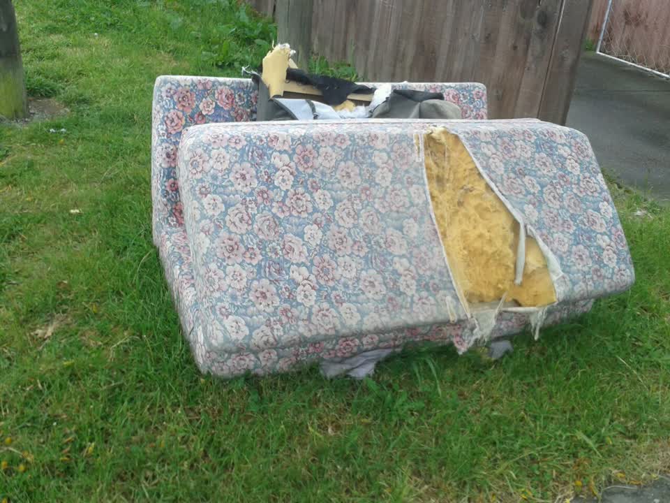 The photograph attached to this rubbish/recycling report