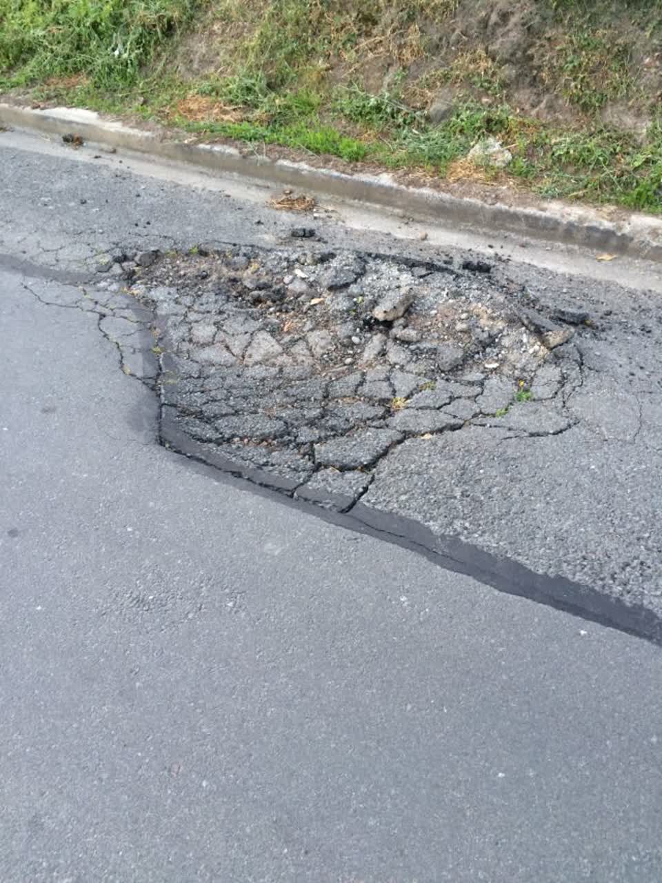 The photograph attached to this roading/streets report