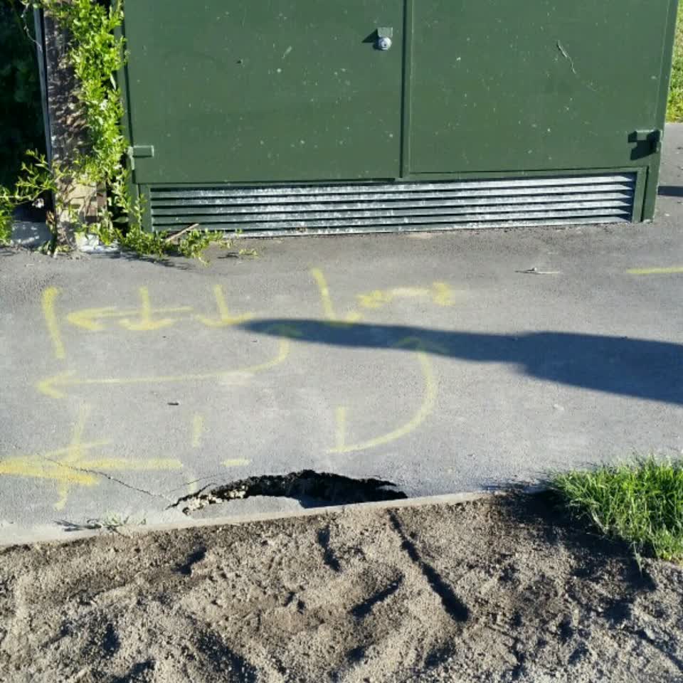 The photograph attached to this roading/streets report
