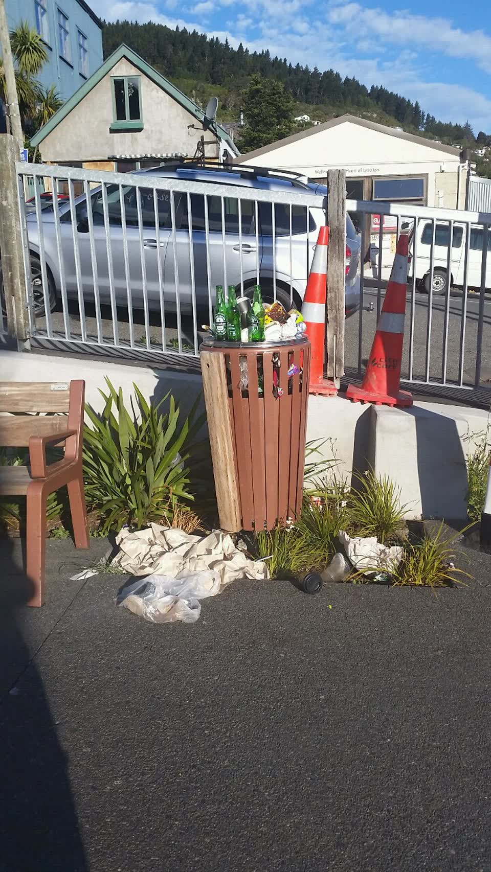 The photograph attached to this rubbish/recycling report