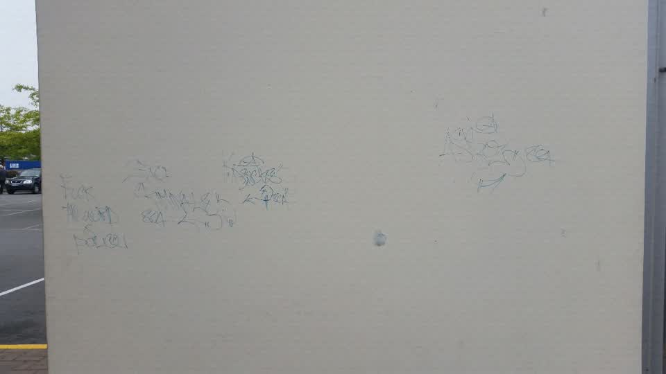 The photograph attached to this graffiti report