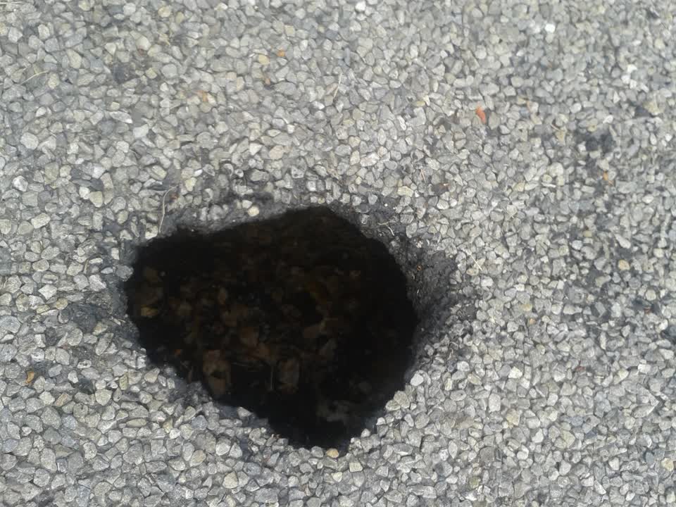 The photograph attached to this roading/streets report
