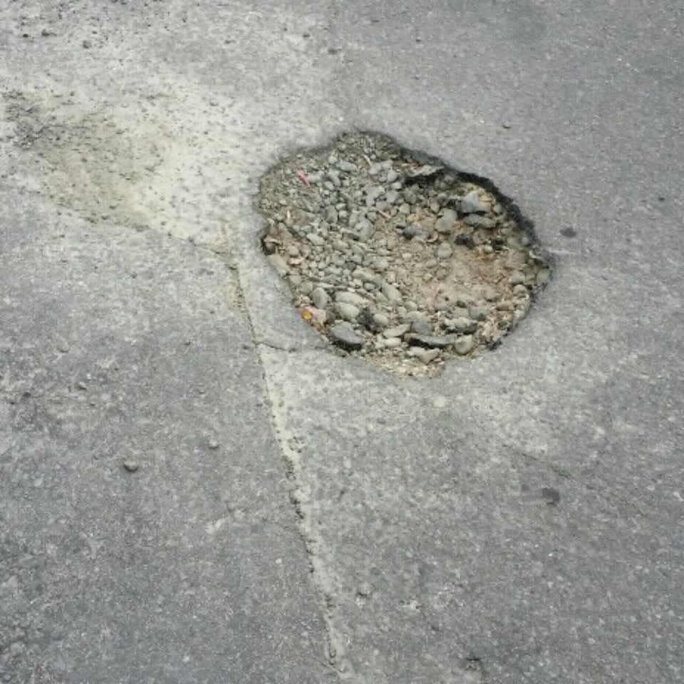 The photograph attached to this roading/streets report
