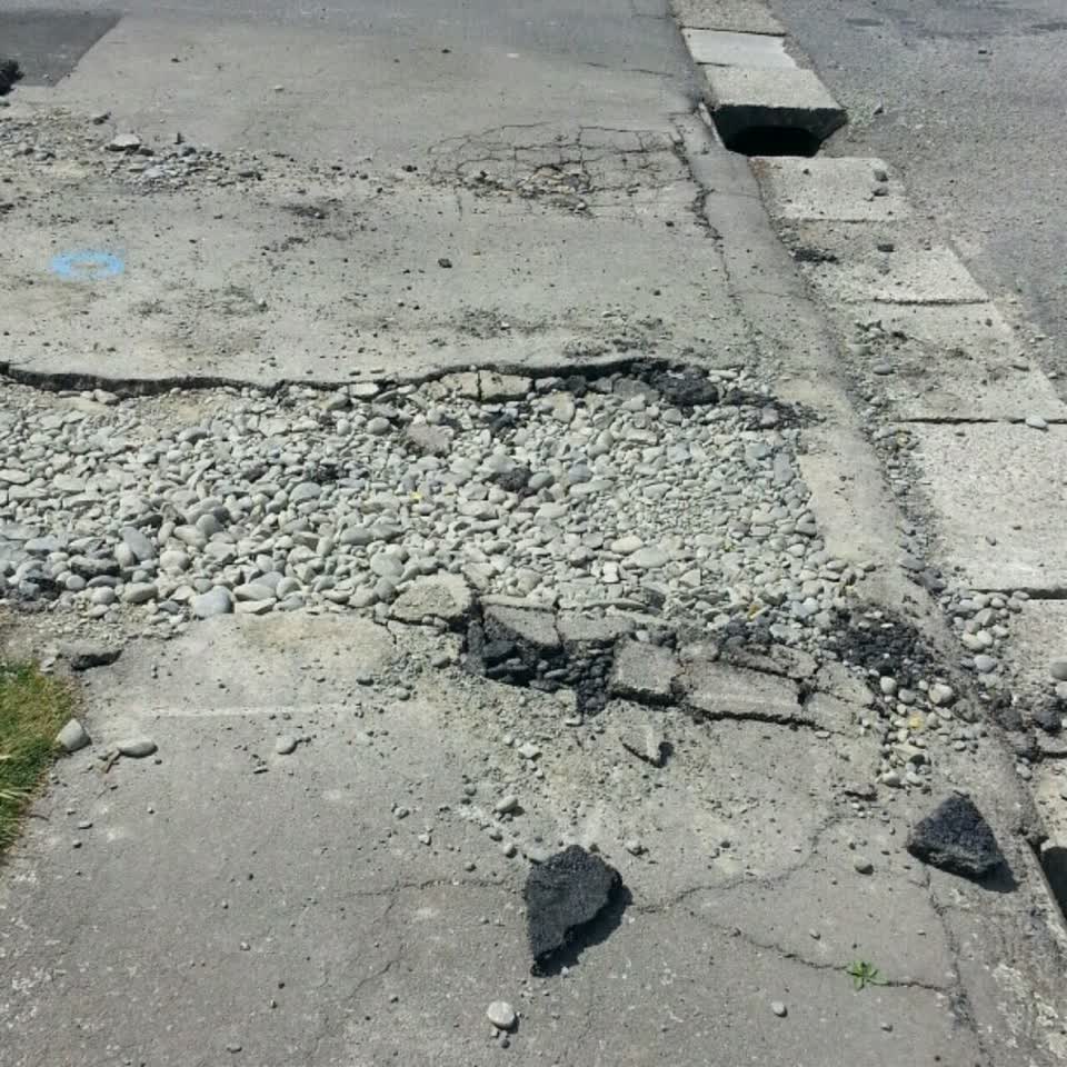 The photograph attached to this roading/streets report
