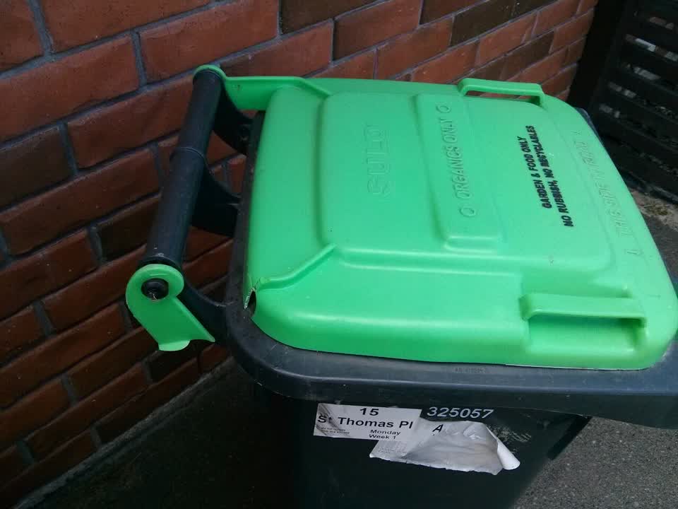 The photograph attached to this rubbish/recycling report