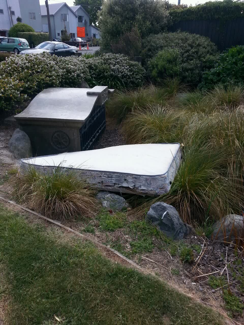 The photograph attached to this rubbish/recycling report