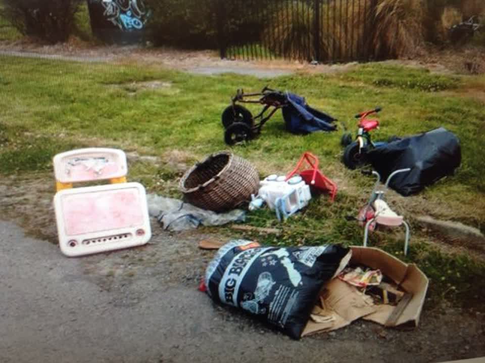 The photograph attached to this rubbish/recycling report
