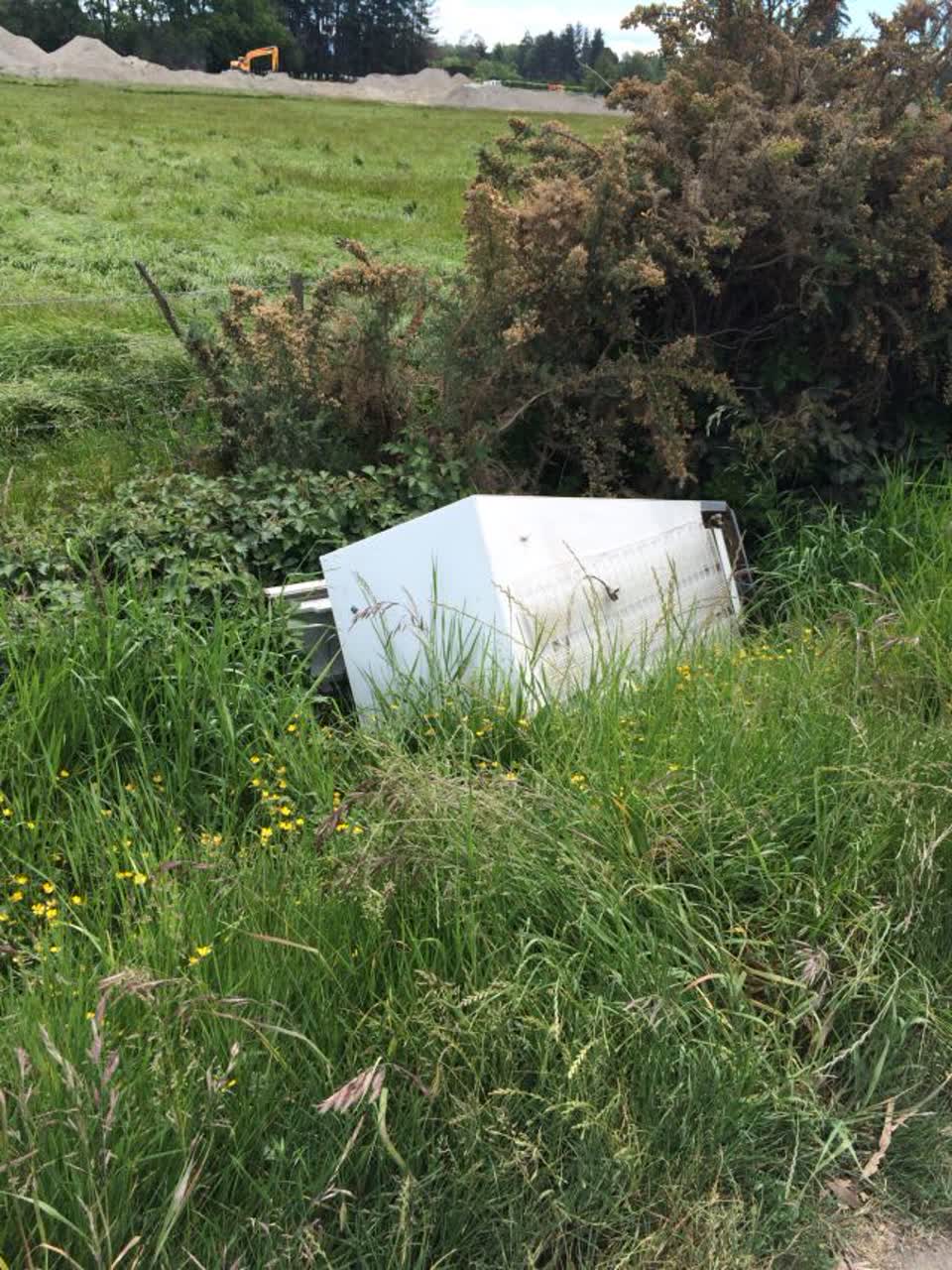 The photograph attached to this rubbish/recycling report