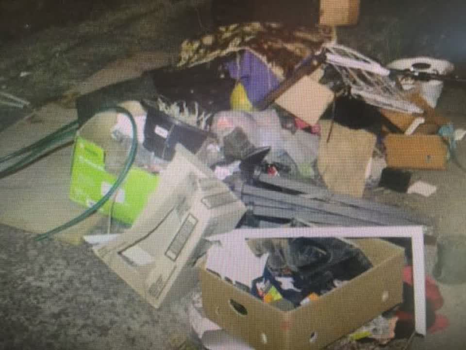 The photograph attached to this rubbish/recycling report