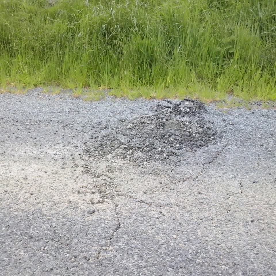 The photograph attached to this roading/streets report