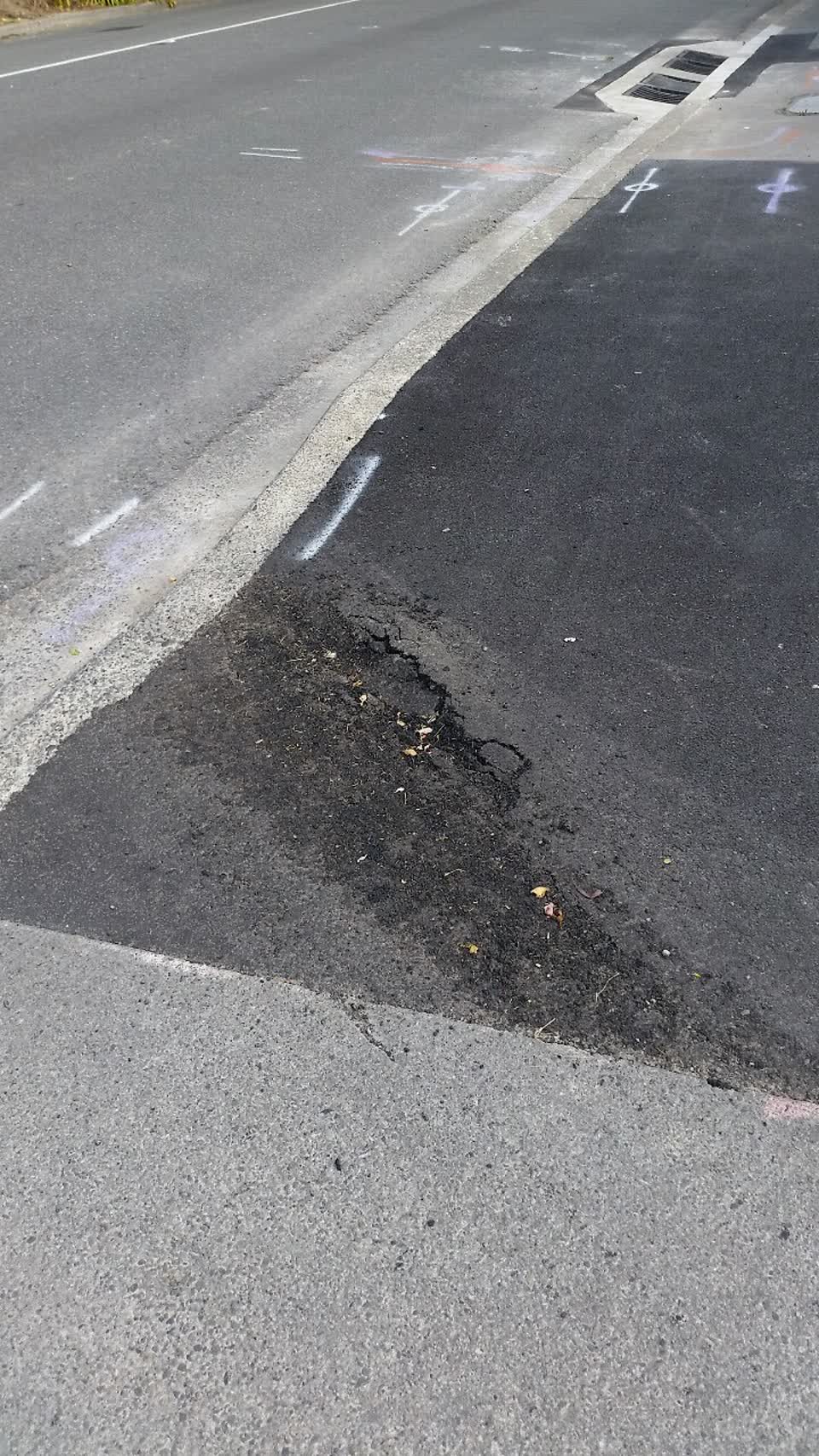 The photograph attached to this roading/streets report