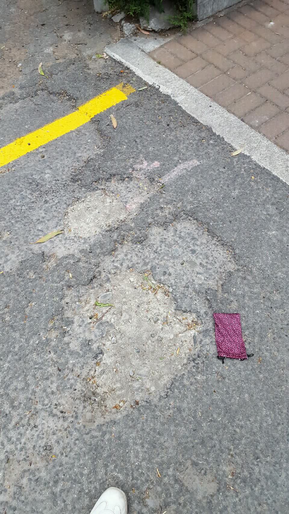 The photograph attached to this roading/streets report