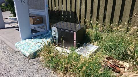 Rubbish/Recycling, a report photo