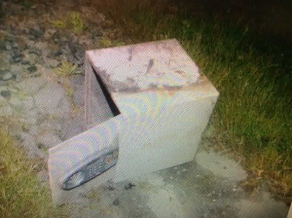 The photograph attached to this rubbish/recycling report