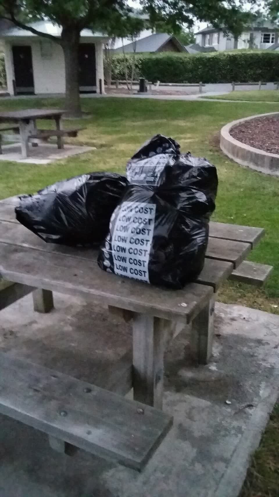 The photograph attached to this rubbish/recycling report