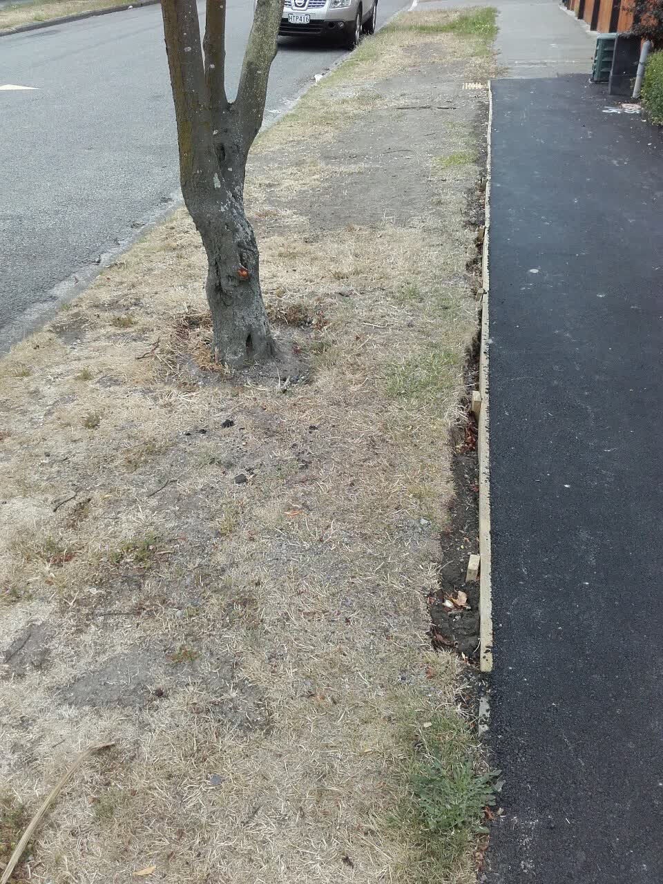 The photograph attached to this roading/streets report
