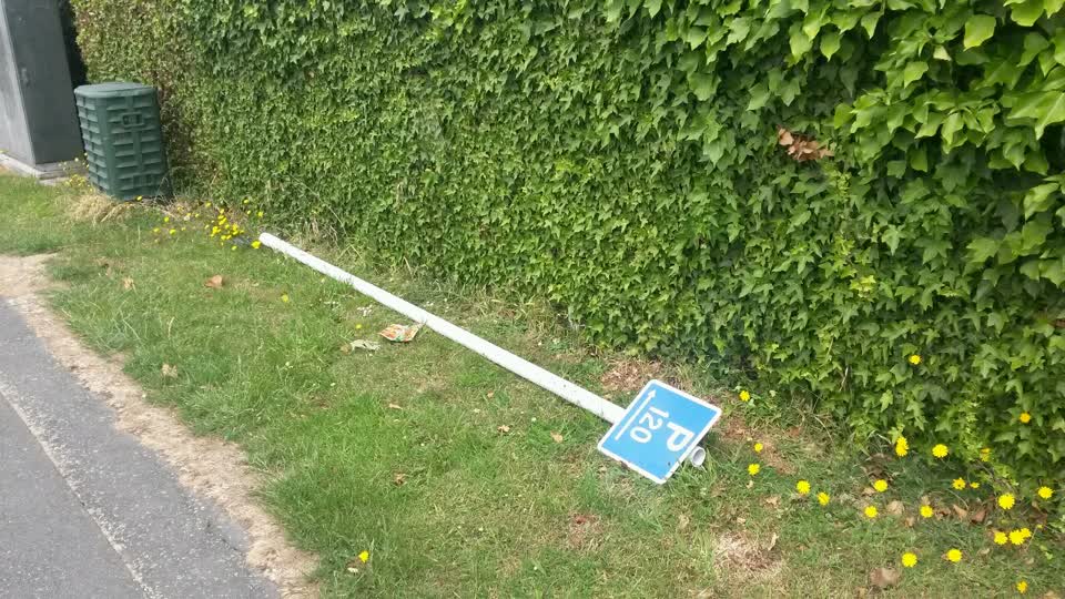 The photograph attached to this roading/streets report